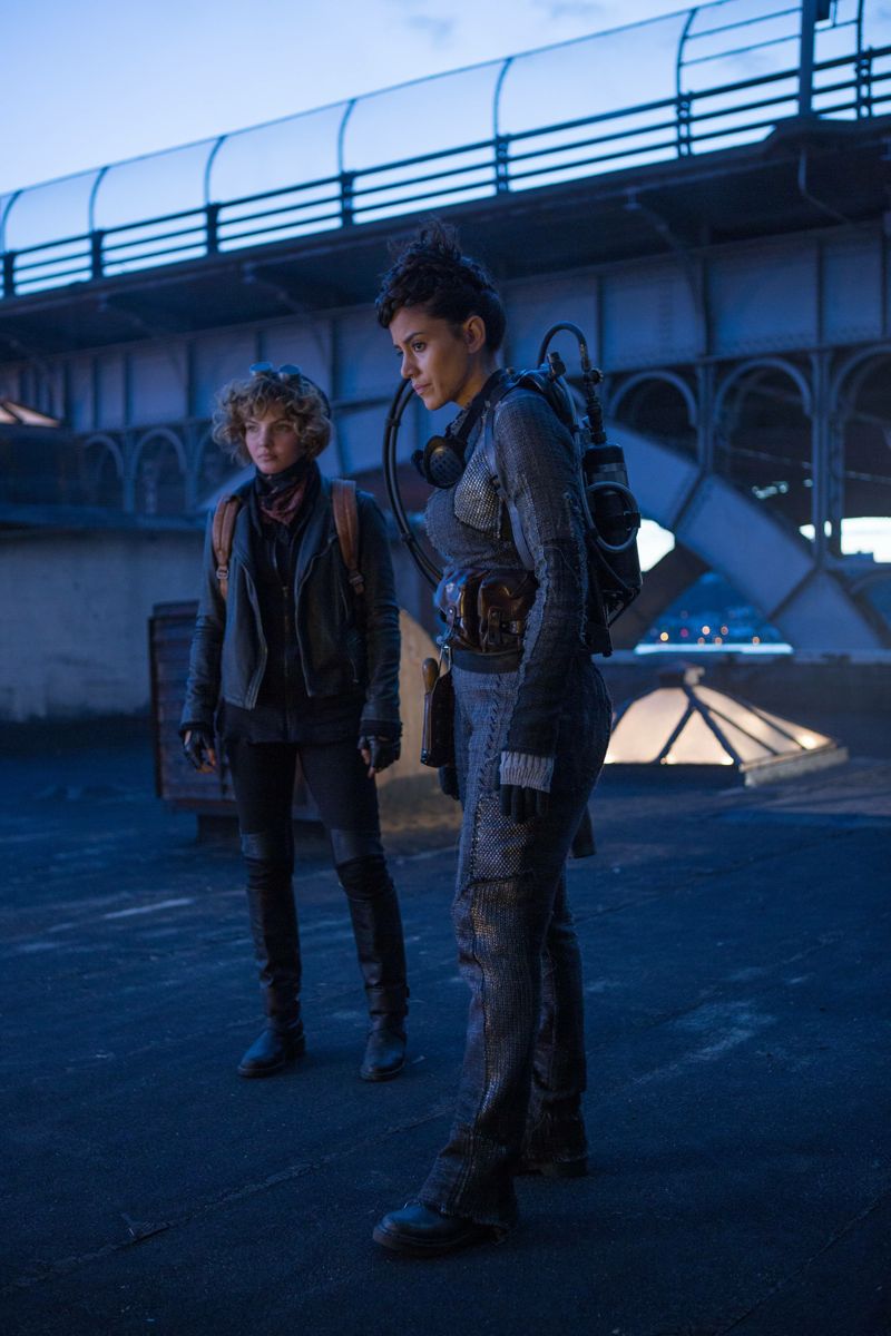 GOTHAM: L-R: Camren Bicondova and guest stat Bridget Pike (Firefly) in the “Rise of the Villains: By Fire” episode of GOTHAM airing Monday, Oct. 26 (8:00-9:00 PM ET/PT) on FOX. ©2015 Fox Broadcasting Co. Cr: Jessica Miglio/ FOX.