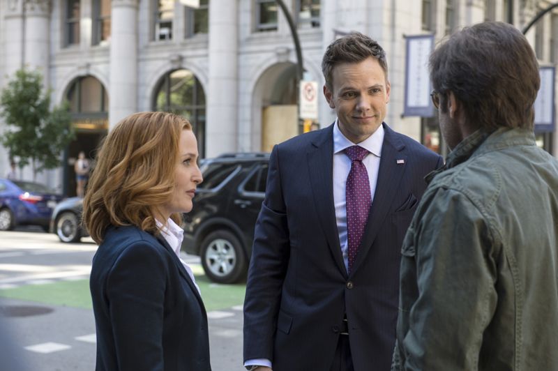 THE X-FILES: L-R: Gillian Anderson, guest star Joel McHale and David Duchovny. The next mind-bending chapter of THE X-FILES debuts with a special two-night event beginning Sunday, Jan. 24 (10:00-11:00 PM ET/7:00-8:00 PM PT), following the NFC CHAMPIONSHIP GAME, and continuing with its time period premiere on Monday, Jan. 25 (8:00-9:00 PM ET/PT). The thrilling, six-episode event series, helmed by creator/executive producer Chris Carter and starring David Duchovny and Gillian Anderson as FBI Agents FOX MULDER and DANA SCULLY, marks the momentous return of the Emmy Award- and Golden Globe-winning pop culture phenomenon, which remains one of the longest-running sci-fi series in network television history. ©2015 Fox Broadcasting Co. Cr: Ed Araquel/FOX