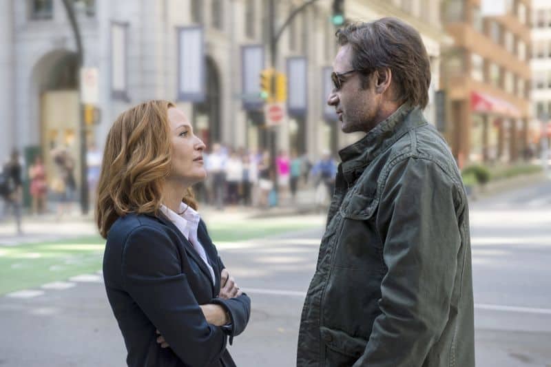THE X-FILES: L-R: Gillian Anderson as Dana Scully and David Duchovny as Fox Mulder. The next mind-bending chapter of THE X-FILES debuts with a special two-night event beginning Sunday, Jan. 24 (10:00-11:00 PM ET/7:00-8:00 PM PT), following the NFC CHAMPIONSHIP GAME, and continuing with its time period premiere on Monday, Jan. 25 (8:00-9:00 PM ET/PT). The thrilling, six-episode event series, helmed by creator/executive producer Chris Carter and starring David Duchovny and Gillian Anderson as FBI Agents FOX MULDER and DANA SCULLY, marks the momentous return of the Emmy Award- and Golden Globe-winning pop culture phenomenon, which remains one of the longest-running sci-fi series in network television history. ©2015 Fox Broadcasting Co. Cr: Ed Araquel/FOX
