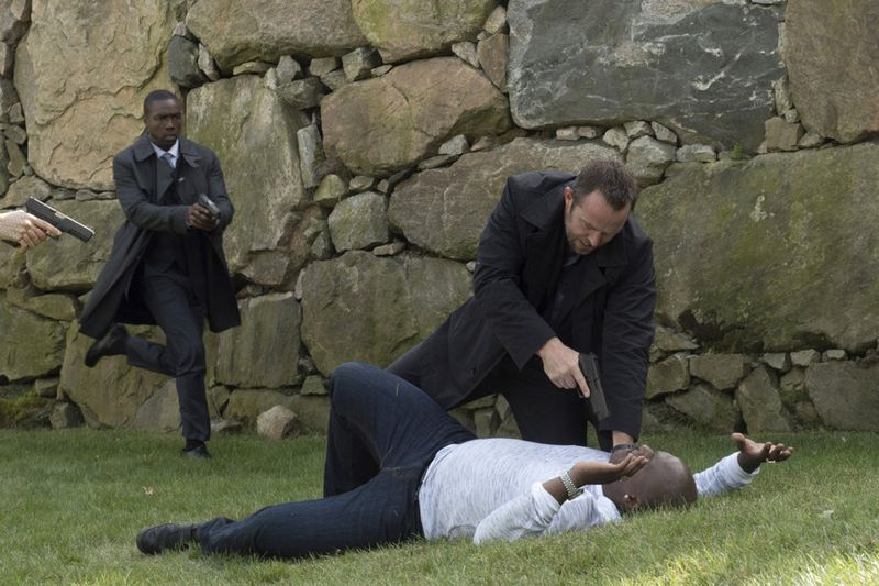 BLINDSPOT -- "Persecute Envoys" Episode 108 -- Pictured: (l-r) Rob Brown as Edgar Reed, Sullivan Stapleton as Kurt Weller -- (Photo by: Barbara Nitke/NBC)