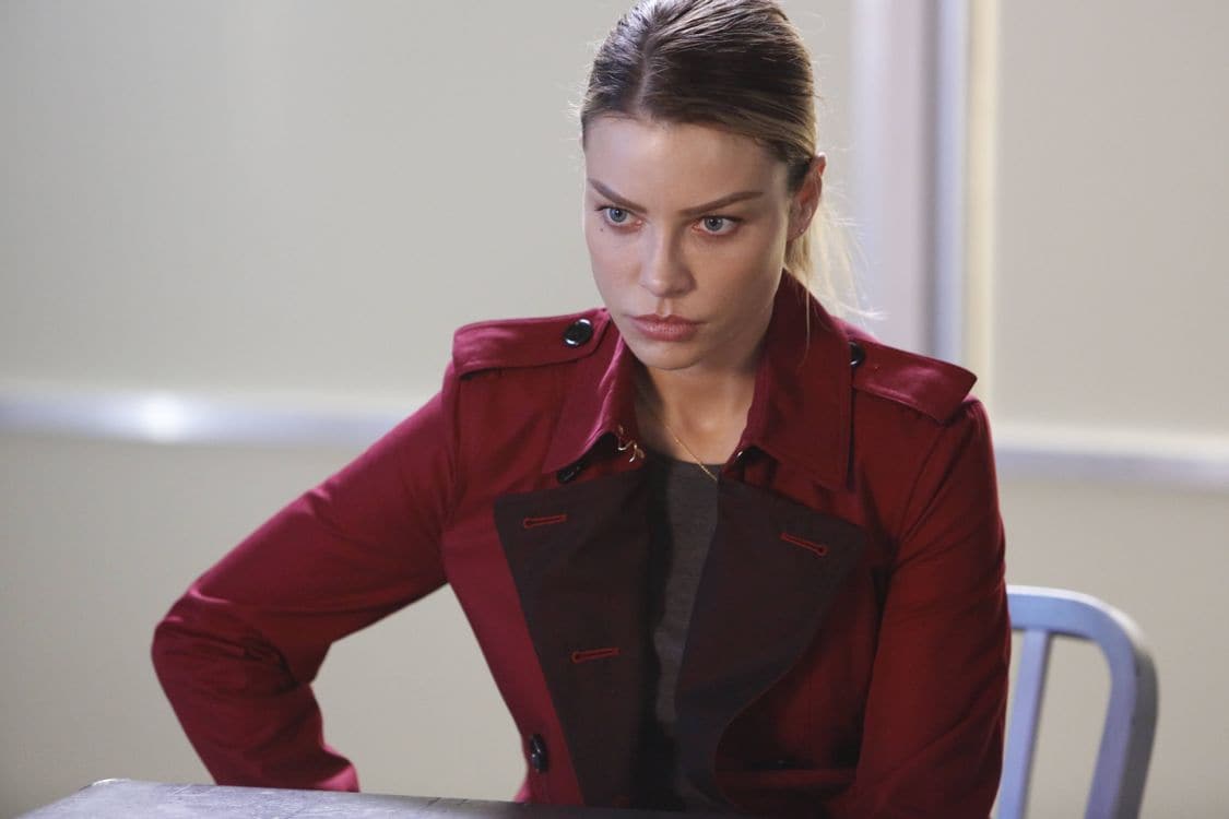 LUCIFER: Lauren German in the “Liar, Liar, Slutty Dress on Fire” episode of LUCIFER airing Monday, Oct. 3 (9:01-10:00 PM ET/PT) on FOX. Cr: Bettina Strauss/FOX.