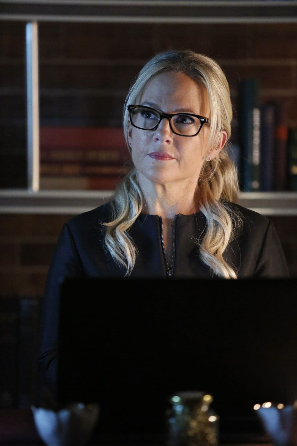LUCIFER: Rachael Harris in the “Liar, Liar, Slutty Dress on Fire” episode of LUCIFER airing Monday, Oct. 3 (9:01-10:00 PM ET/PT) on FOX. Cr: Bettina Strauss/FOX.