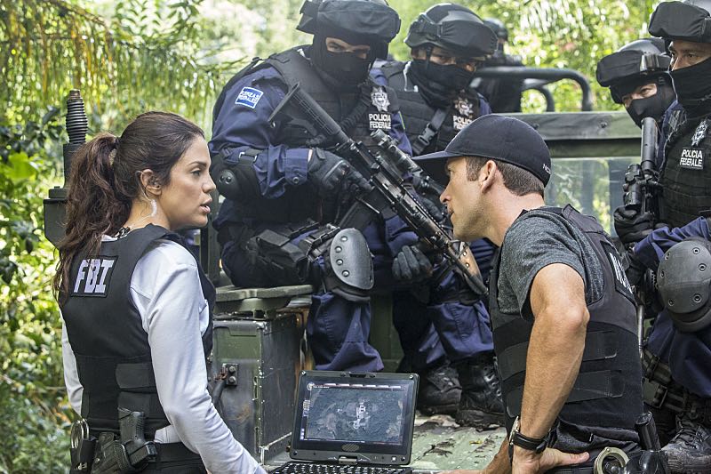 "Man on Fire" -- After a decorated petty officer is found dead inside a sports arena, evidence leads Pride and the NCIS team to a kidnapping case of a petty officer who was last seen in Mexico, on NCIS: NEW ORLEANS, Tuesday, Oct. 11 (10:00-11:00 PM, ET/PT), on the CBS Television Network. Pictured L-R: Vanessa Ferlito as FBI Special Agent Tammy Gregorio and Lucas Black as Special Agent Christopher LaSalle Photo: Skip Bolen/CBS é2016 CBS Broadcasting, Inc. All Rights Reserved