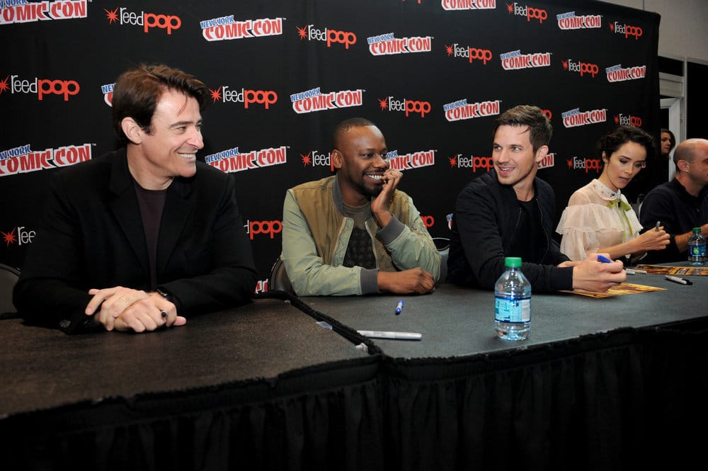 NEW YORK COMIC CON 2016 -- "Timeless" Autographs -- Pictured: (l-r) Goran Visnjic, Malcolm Barrett, Matt Lanter, Abigail Spencer, Executive Producer Eric Kripke on Sunday, October 9, 2016 from the Javits Center in New York, NY -- (Photo by: Brad Barket/NBC)