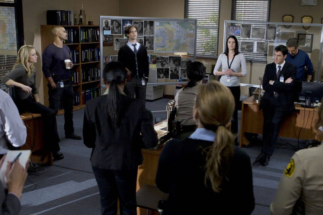 âÂÂA Thin LineâÂÂ-- Our BAU (LtoR: A.J. Cook, Shemar Moore, Matthew Gray Gubler, Paget Brewster, Thomas Gibson, and Joe Mantegna) team is in the process of briefing a local California police department on the occurrence of several home invasions and murders in the inland empire, on CRIMINAL MINDS, Wednesday, February 22 (9:00-10:00 PM, ET/PT) on the CBS Television Network. Photo: Cliff Lipson/CBS é2012 CBS Broadcasting Inc. All Rights Reserved.