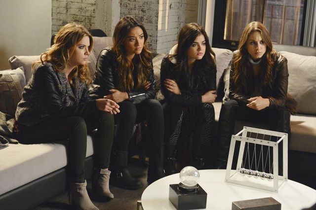 Pretty Little Liars Saison 4 épisode 24 PRETTY LITTLE LIARS Episode 4.24 Photos A Is For Answers | SEAT42F