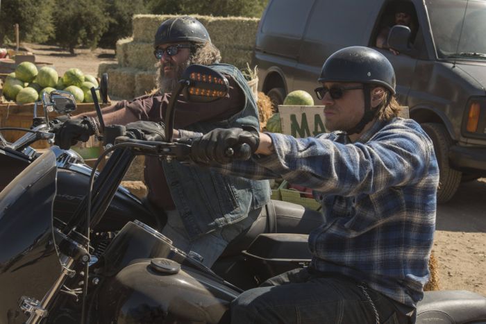 Mark Boone Junior as Robert 'Bobby' Munson, Charlie Hunnam as Jackson "Jax" Teller