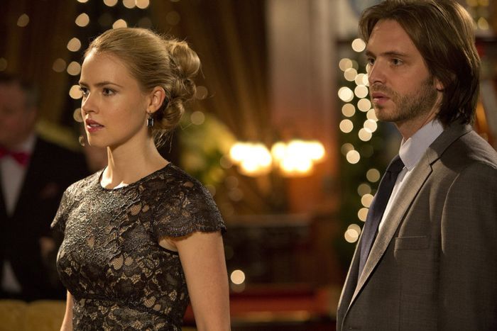 12 Monkeys Syfy Amanda Schull as Cassandra Railly, Aaron Stanford as James Cole