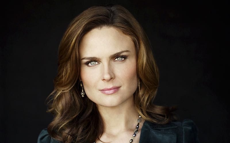 emily_deschanel