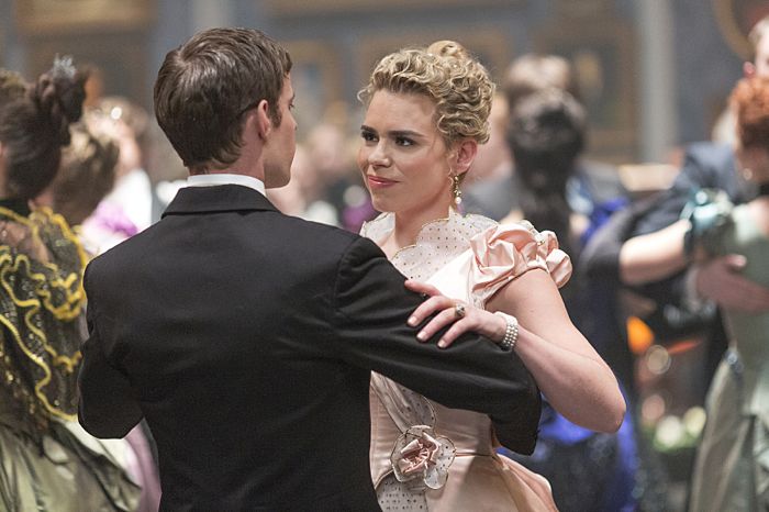 Harry Treadaway as Dr. Victor Frankenstein and Billie Piper as Lily in Penny Dreadful (season 2, episode 6). - Photo: Jonathan Hession/SHOWTIME - Photo ID: PennyDreadful_206_2480