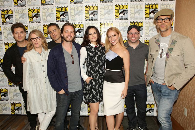 "12 Monkeys" : (L-R) Terry Matalas, Executive Producer, Barbara Sukowa, Kirk Acevedo, Aaron Stanford, Emily Hampshire, Amanda Schull, Travis Fickett, Executive Producer, and Todd Stashwick -- (Photo by: Evans Vestal Ward/Syfy)