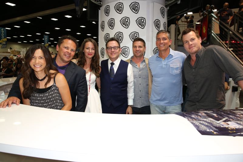 The PERSON OF INTEREST team (L-R) — executive producer Denise Thé; stars Kevin Chapman, Amy Acker and Michael Emerson; executive producer Greg Plageman; star Jim Caviezel; and executive producer Jonathan Nolan during the show’s signing in the Warner Bros. booth on Saturday, July 11, at Comic-Con 2015. #WBSDCC (© 2015 WBEI. All Rights Reserved.)