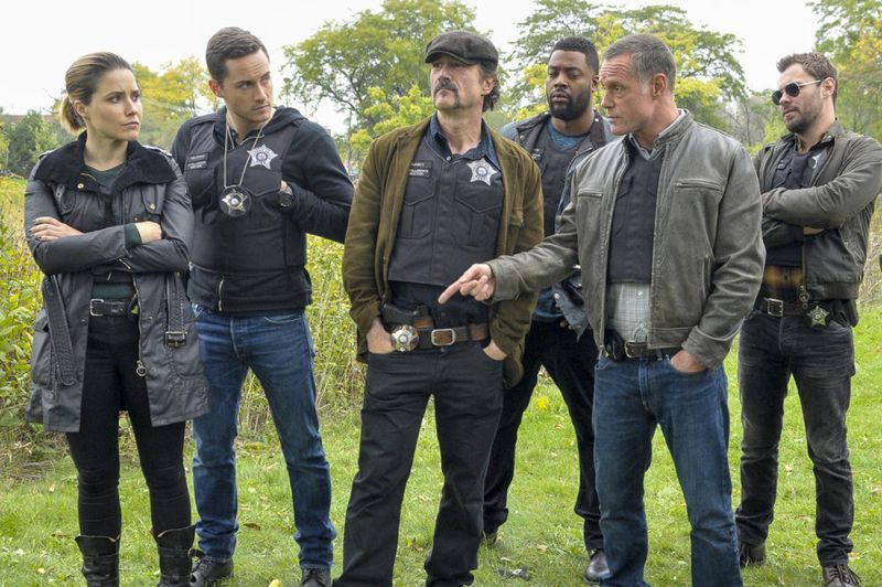 CHICAGO P.D. -- "A Dead Kid, A Notebook, and a Lot of Maybes" Episode 307 -- Pictured: (l-r) Sophia Bush as Erin Lindsay, Jesse Lee Soffer as Jay Halstead, Elias Koteas as Alvin Olinsky, Laroyce Hawkins as Kevin Atwater, Jason Beghe as Hank Voight, Patrick John Flueger as Adam Ruzek -- (Photo by: Matt Dinerstein/NBC)