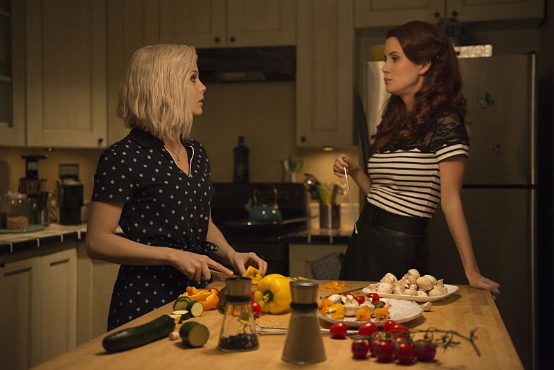 iZombie -- "Love & Basketball" (L-R): Rose McIver as Liv and Leanne Lapp as Gilda -- Photo: Cate Cameron/The CW