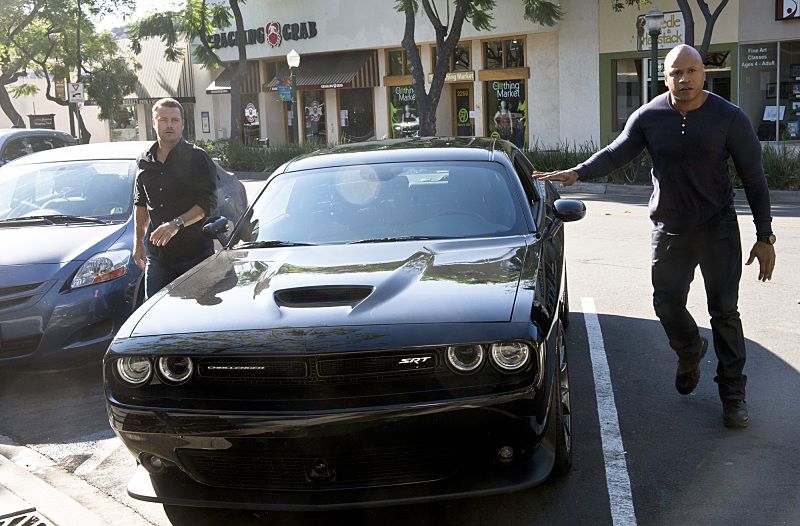 "Unspoken" -- Pictured: Chris O'Donnell (Special Agent G. Callen) and LL COOL J (Special Agent Sam Hanna). The team searches for Sam's former partner, Ruiz (Anthony Ruivivar), who disappears while buying a deadly explosive during an undercover operation, on NCIS: LOS ANGELES, Monday, Nov. 2 (10:00-11:00, ET/PT), on the CBS Television Network. Photo: Neil Jacobs/CBS é2015 CBS Broadcasting, Inc. All Rights Reserved.