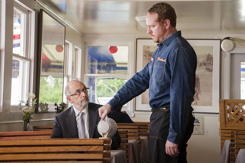 Richard Schiff as Jon Gottlief and Darren Goldstein as Oscar in The Affair (season 2, episode 5). - Photo: Mark Schafer/SHOWTIME - Photo ID: TheAffair_205_7811