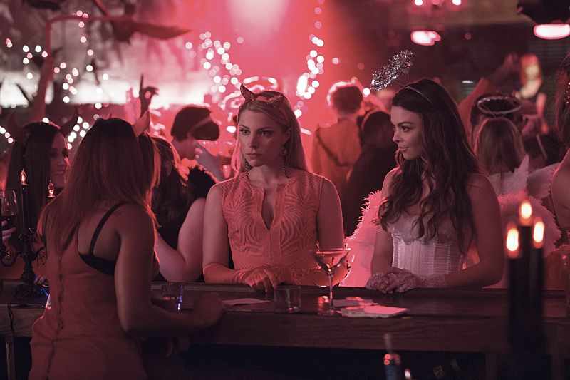 The Vampire Diaries -- "I Carry Your Heart With Me" -- Image Number: VD704a_0206.jpg -- Pictured (L-R): Teressa Liane as Mary Louise and Scarlett Byrne as Nora -- Photo: Bob Mahoney/The CW -- é 2015 The CW Network, LLC. All rights reserved.