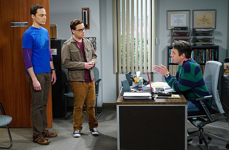 "The Helium Insufficiency" -- In the midst of a nation-wide helium shortage, Sheldon (Jim Parsons, left) and Leonard (Johnny Galecki, center) take desperate measures to get the supplies they need, on THE BIG BANG THEORY, Monday, Oct. 26 (8:00-8:30 PM, ET/PT), on the CBS Television Network. Also pictured: John Ross Bowie (right) Photo: Monty Brinton/CBS é2015 CBS Broadcasting, Inc. All Rights Reserved