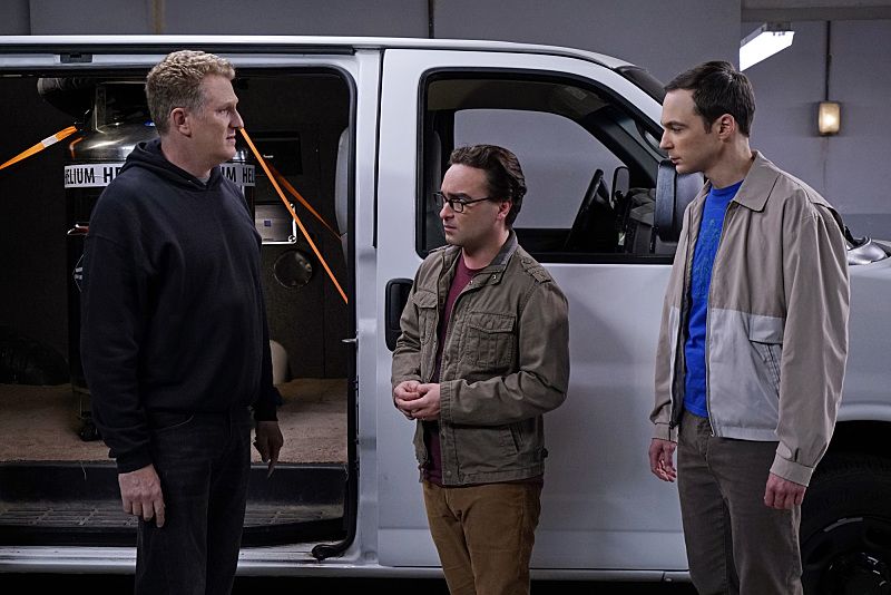 "The Helium Insufficiency" -- In the midst of a nation-wide helium shortage, Sheldon (Jim Parsons, right) and Leonard (Johnny Galecki, center) take desperate measures to get the supplies they need, on THE BIG BANG THEORY, Monday, Oct. 26 (8:00-8:30 PM, ET/PT), on the CBS Television Network. Michael Rapaport (left) guest stars as Kenny, a black market dealer. Photo: Cliff Lipson/CBS é2015 CBS Broadcasting, Inc. All Rights Reserved