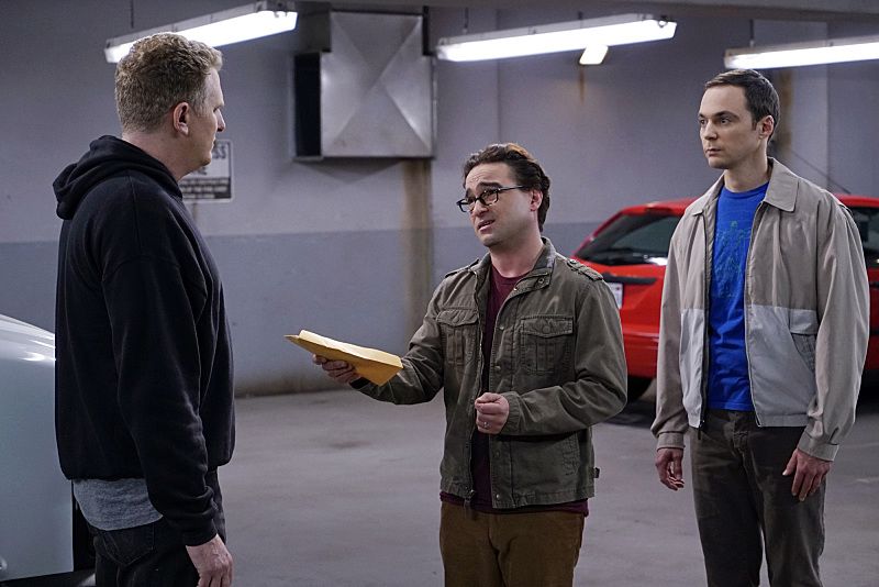 "The Helium Insufficiency" -- In the midst of a nation-wide helium shortage, Sheldon (Jim Parsons, right) and Leonard (Johnny Galecki, center) take desperate measures to get the supplies they need, on THE BIG BANG THEORY, Monday, Oct. 26 (8:00-8:30 PM, ET/PT), on the CBS Television Network. Michael Rapaport (left) guest stars as Kenny, a black market dealer. Photo: Cliff Lipson/CBS é2015 CBS Broadcasting, Inc. All Rights Reserved