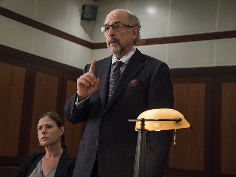 Maura Tierney as Helen and Richard Schiff as Jon Gottlief in The Affair (season 2, episode 4). - Photo: Mark Schafer/SHOWTIME - Photo ID: TheAffair_204_9443