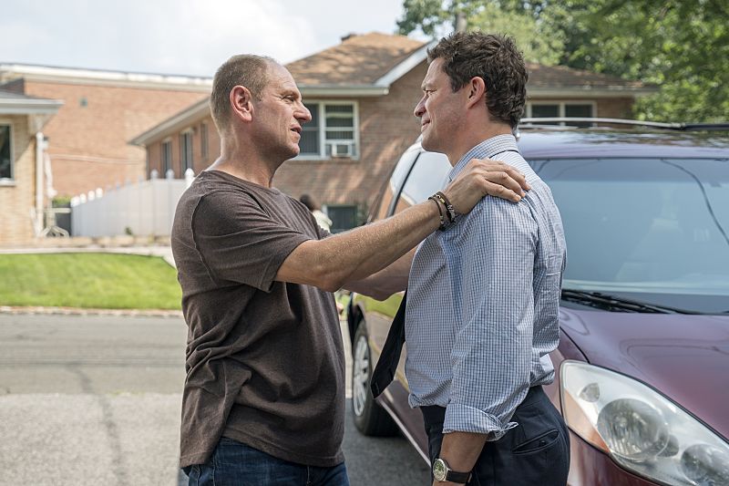 John Parla as J.P. and Dominic West as Noah in The Affair (season 2, episode 4). - Photo: Mark Schafer/SHOWTIME - Photo ID: TheAffair_204_6945