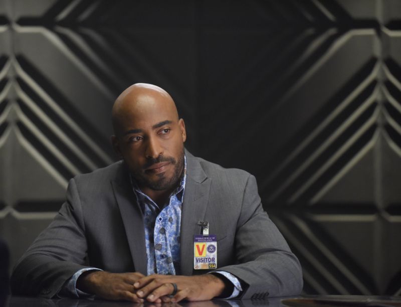 BONES: Guest star Ronde Barbar in the "The Carpals in the Coy-Wolves" episode of BONES airing Thursday, Oct. 22 (8:00-9:00 PM ET/PT) on FOX. ©2015 Fox Broadcasting Co. Cr: