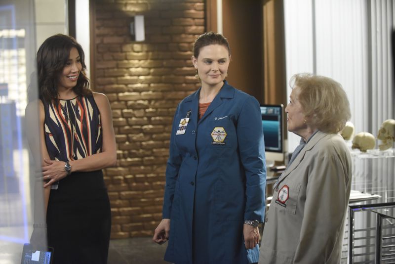 BONES: L-R: Michaela Conlin, Emily Deschanel and Betty White in the "The Carpals in the Coy-Wolves" episode of BONES airing Thursday, Oct. 22 (8:00-9:00 PM ET/PT) on FOX. ©2015 Fox Broadcasting Co. Cr: