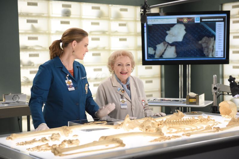 BONES: L-R: Emily Deschanel and guest star Betty White in the "The Carpals in the Coy-Wolves" episode of BONES airing Thursday, Oct. 22 (8:00-9:00 PM ET/PT) on FOX. ©2015 Fox Broadcasting Co. Cr: