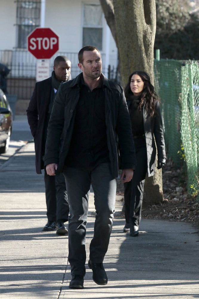 BLINDSPOT -- "Rules In Defiance" Episode 114 -- Pictured: (l-r) Rob Brown as Reade, Sullivan Stapleton as Kurt Weller, Audrey Esparza as Zapata -- (Photo by: Giovanni Rufino/NBC)