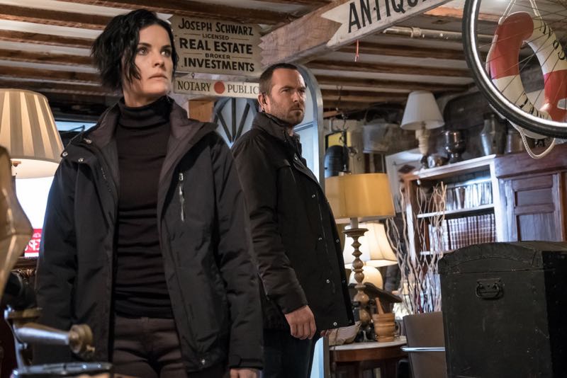 BLINDSPOT -- "Mans Telepathic Loyal Lookouts" Episode 117 -- Pictured: (l-r) Jaimie Alexander as Jane Doe, Sullivan Stapleton as Kurt Weller -- (Photo by: Jeff Neumann/NBC)