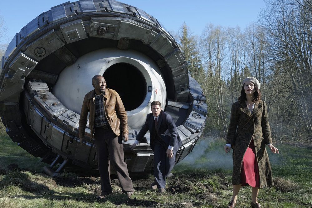 TIMELESS -- "Pilot" -- Pictured: (l-r) Malcolm Barrett as Rufus Carlin, Matt Lanter as Wyatt Logan, Abigail Spencer as Lucy Preston -- (Photo by: Joe Lederer/NBC)