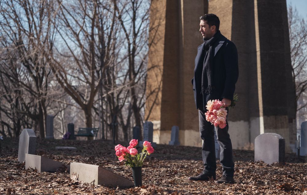 David Schwimmer as Tommy Moran; single - Feed The Beast _ Season 1, Episode 1 - Photo Credit: Ali Paige Goldstein/Lionsgate Television/AMC