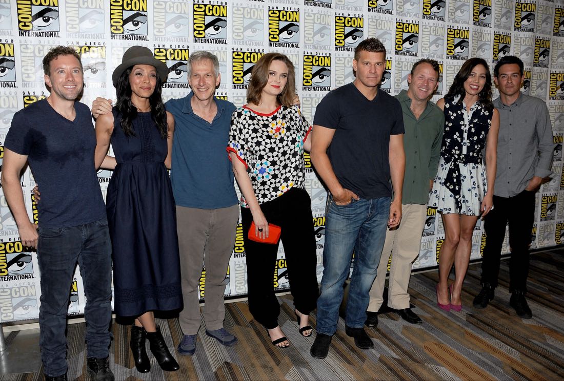 FOX FANFARE AT SAN DIEGO COMIC-CON © 2016: L-R: BONES cast members T.J. Thyne, Tamara Taylor, executive producer Jonathan Collier, cast members Emily Deschanel, David Boreanaz, executive producer Michael Peterson, cast members Michaela Conlin and John Boyd during the BONES press room on Friday, July 22 at the FOX FANFARE AT SAN DIEGO COMIC-CON © 2016. CR: Scott Kirkland/FOX © 2016 FOX BROADCASTING