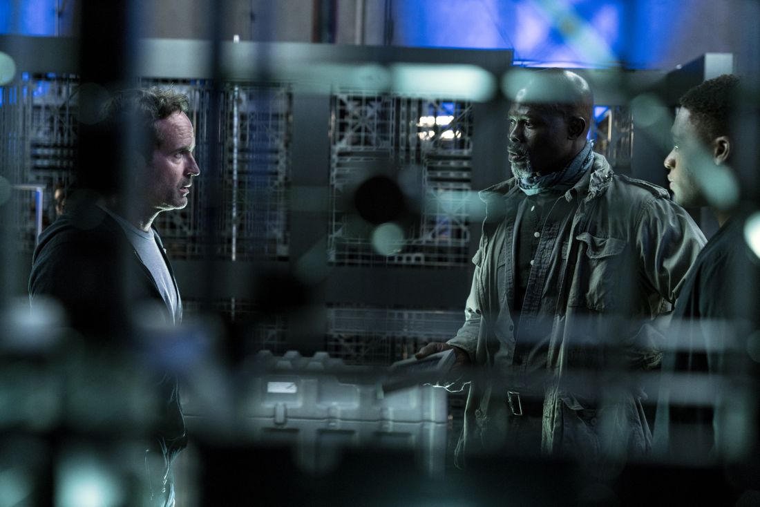 WAYWARD PINES: L-R: Jason Patric, Djimon Hounsou and guest star Christopher Meyer in the “Bedtime Story” season finale episode of WAYWARD PINES airing Wednesday, July 27 (9:00-10:00 PM ET/PT) on FOX. ©2016 Fox Broadcasting Co. Cr: Ed Araquel/FOX