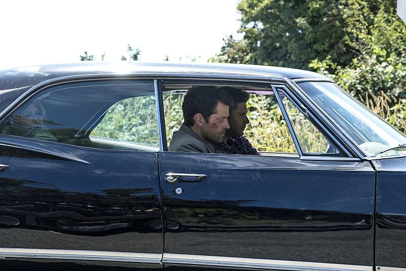 Supernatural -- "Keep Calm and Carry On" -- SN1201a_0031.jpg -- Pictured (L-R): Samantha Smith as Mary Winchester, Misha Collins as Castiel and Jensen Ackles as Dean -- Photo: Katie Yu/The CW -- é 2016 The CW Network, LLC. All Rights Reserved Supernatural -- "Keep Calm and Carry On" -- SN1201a_0031.jpg -- Pictured (L-R): Samantha Smith as Mary Winchester, Misha Collins as Castiel and Jensen Ackles as Dean -- Photo: Katie Yu/The CW -- é 2016 The CW Network, LLC. All Rights Reserved