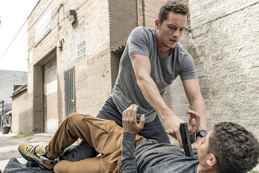 CHICAGO P.D. -- "Big Friends Big Enemies" Episode 403 -- Pictured: Jesse Lee Soffer as Jay Halstead -- (Photo by: Matt Dinerstein/NBC)