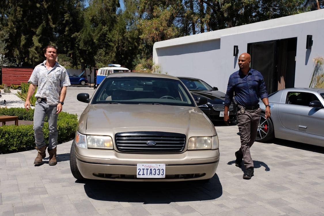 LETHAL WEAPON: Pictured L-R: Clayne Crawford and Damon Wayans in the "Best Buds" episode of LETHAL WEAPON airing Wednesday, Oct. 5 (8:00-9:00 PM ET/PT) on FOX. ©2016 Fox Broadcasting Co. CR: Darren Michaels/FOX