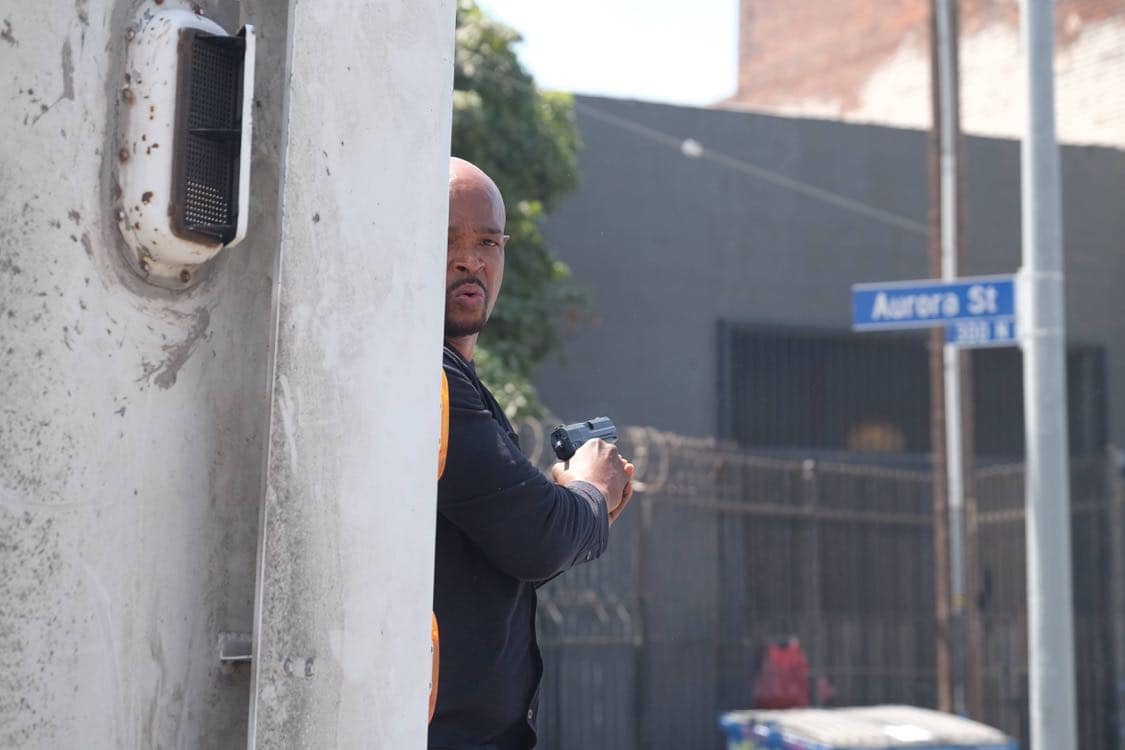 LETHAL WEAPON: Damon Wayans in the "Best Buds" episode of LETHAL WEAPON airing Wednesday, Oct. 5 (8:00-9:00 PM ET/PT) on FOX. ©2016 Fox Broadcasting Co. CR: Darren Michaels/FOX LETHAL WEAPON: Damon Wayans in the "Best Buds" episode of LETHAL WEAPON airing Wednesday, Oct. 5 (8:00-9:00 PM ET/PT) on FOX. ©2016 Fox Broadcasting Co. CR: Darren Michaels/FOX