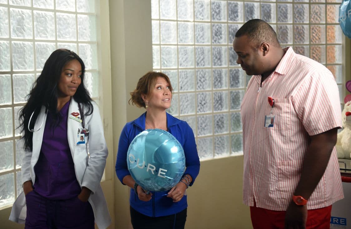 SCREAM QUEENS: L-R: Keke Palmer, guest star Cheri Oteri and James Earl in the all-new “Handidates” episode of SCREAM QUEENS airing Tuesday, Oct. 11 (9:01-10:00 PM ET/PT) on FOX. Cr: Michael Becker / FOX. © 2016 FOX Broadcasting Co.