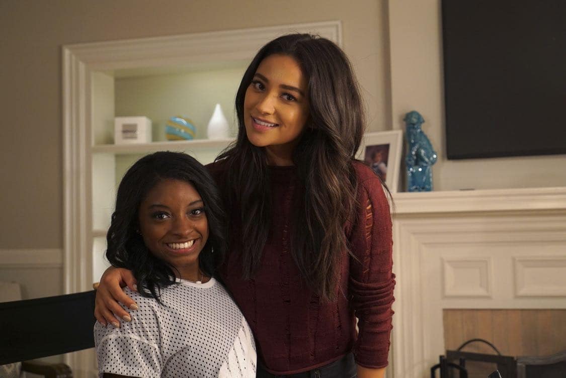 PRETTY LITTLE LIARS - USA Olympic gold medal gymnast Simone Biles visits the set of 'Pretty Little Liars.'" (Freeform/Byron Cohen) SIMONE BILES, SHAY MITCHELL