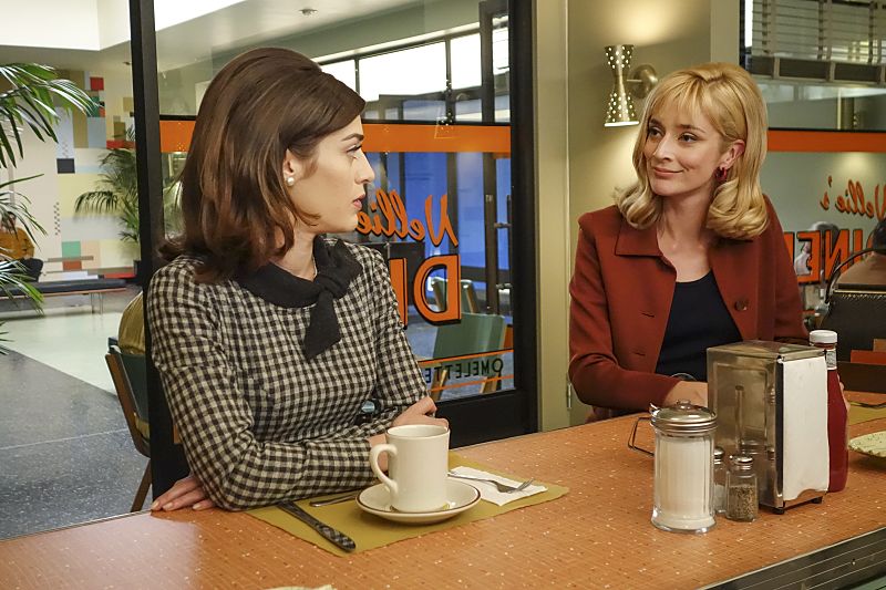 Lizzy Caplan as Virginia Johnson and Caitlin Fitzgerald as Libby Masters in Masters of Sex (season 4, episode 2) - Photo: Warren Feldman/SHOWTIME - Photo ID: MastersofSex_402_0086