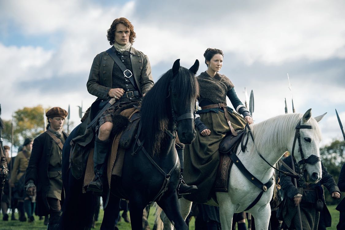 sam-heughan-as-jamie-fraser-caitriona-balfe-as-claire-outlander