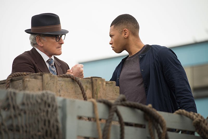 DC's Legends of Tomorrow -- "Out of Time"-- Image LGN201A_0091.jpg Pictured (L-R): Victor Garber as Professor Martin Stein and Franz Drameh as Jefferson "Jax" Jackson -- Photo: Diyah Pera/The CW -- é 2016 The CW Network, LLC. All Rights Reserved.