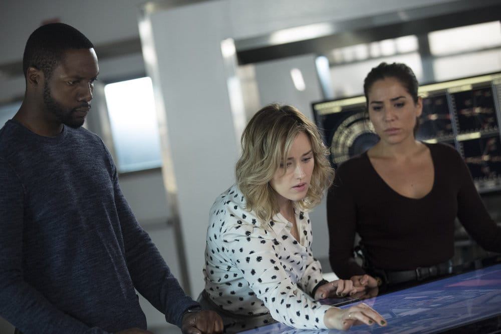 BLINDSPOT -- "Do Not Slack, the Featherweight Wins" Episode 208 -- Pictured: (l-r) Rob Brown as Edgar Reade, Ashley Johnson as Patterson, Audrey Esparza as Tasha Zapata -- (Photo by: Eric Liebowitz/Warner Bros/NBC)