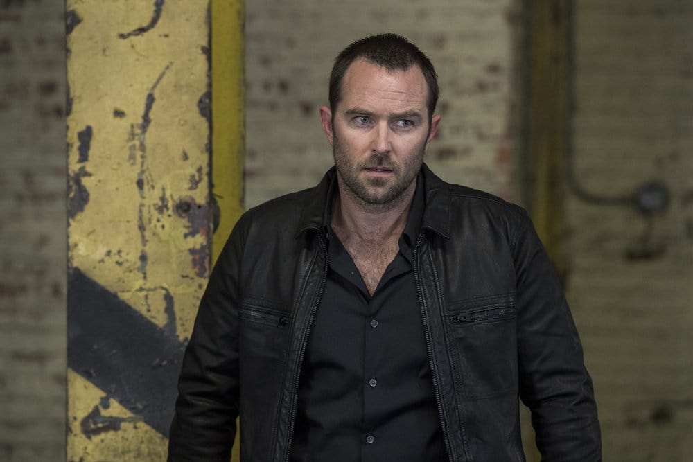 BLINDSPOT -- "Do Not Slack, the Featherweight Wins" Episode 208 -- Pictured: Sullivan Stapleton as Kurt Weller -- (Photo by: David Giesbrecht/Warner Bros/NBC)