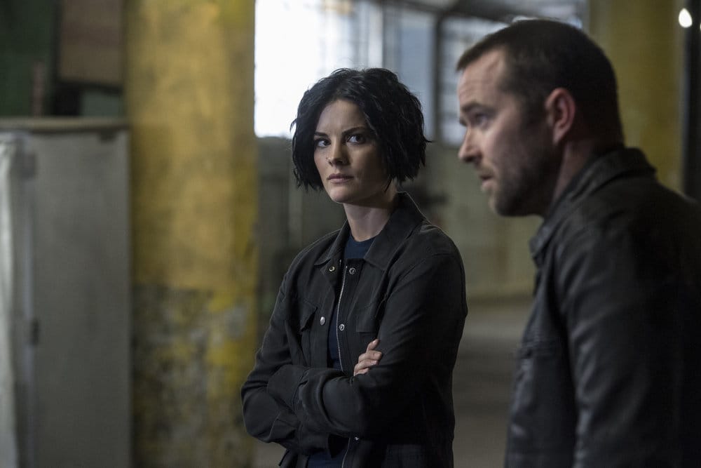 BLINDSPOT -- "Do Not Slack, the Featherweight Wins" Episode 208 -- Pictured: (l-r) Jaimie Alexander as Jane Doe, Sullivan Stapleton as Kurt Weller -- (Photo by: David Giesbrecht/Warner Bros/NBC)