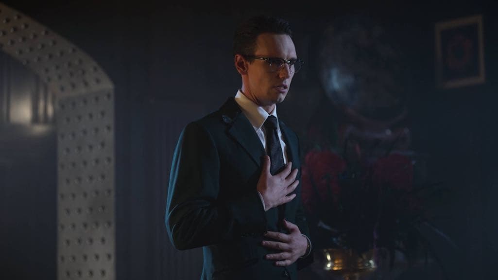 GOTHAM: Cory Michael Smith in the “Mad City: Red Queen” episode of GOTHAM airing Monday, Oct. 31 (8:00-9:01 PM ET/PT) on FOX. ©2016 Fox Broadcasting Co. Cr: Nicole Rivelli/FOX.