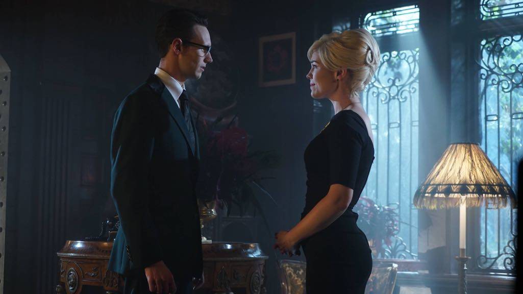 GOTHAM: L-R: Cory Michael Smith and Chelsea Spack in the “Mad City: Red Queen” episode of GOTHAM airing Monday, Oct. 31 (8:00-9:01 PM ET/PT) on FOX. ©2016 Fox Broadcasting Co. Cr: Nicole Rivelli/FOX.
