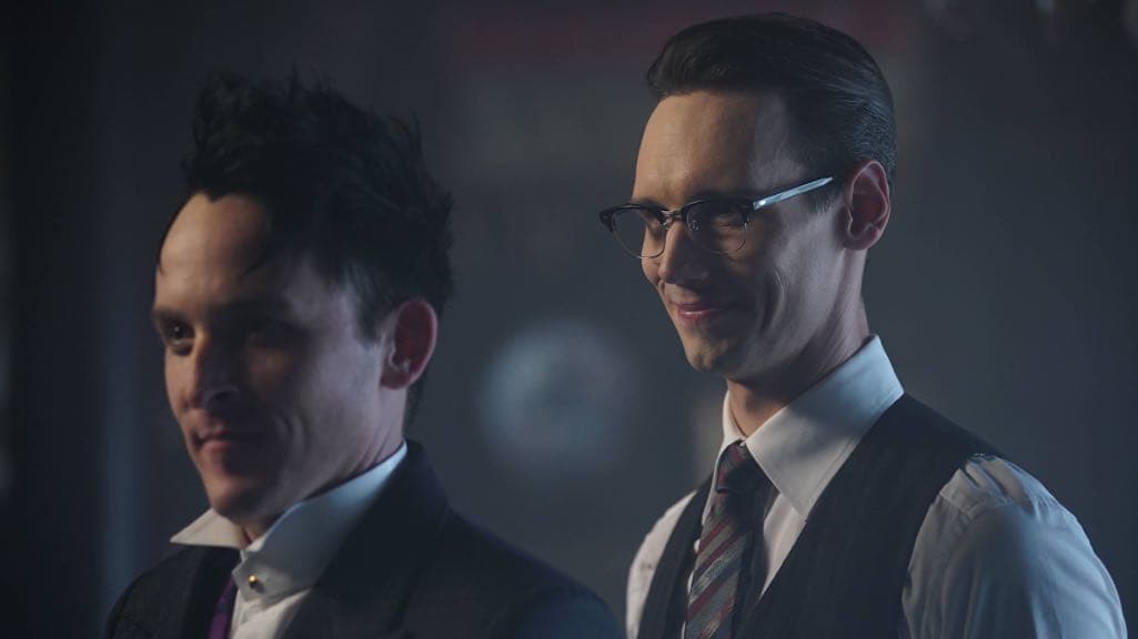 GOTHAM: R-L: Cory Michael Smith and Robin Lord Taylor in the “Mad City: Red Queen” episode of GOTHAM airing Monday, Oct. 31 (8:00-9:01 PM ET/PT) on FOX. ©2016 Fox Broadcasting Co. Cr: Nicole Rivelli/FOX.
